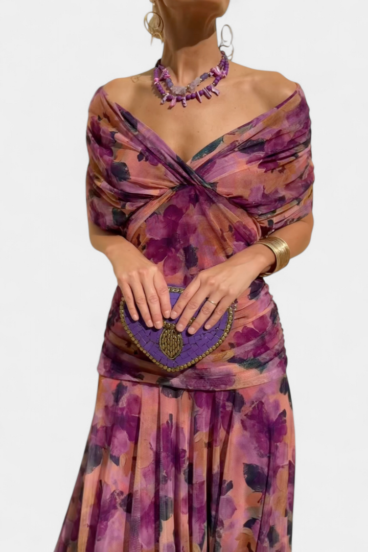 luna | Elegant Dress With V-Neckline